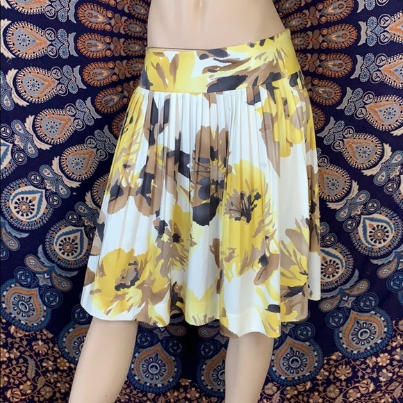 Floral skirt 🖤 - Picture 2 of 8